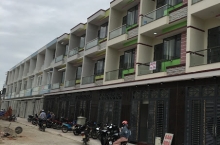 BÁN DẪY NHÀ PHỐ 2 LẦU 1 TRỆT SÁT LÀNG ĐẠI HỌC QUỐC GIA TPHCM